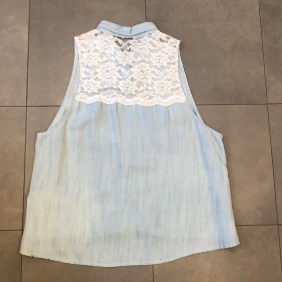 Abercrombie & Fitch Button Down Sleeveless Top with Collar - Picture 7 of 10